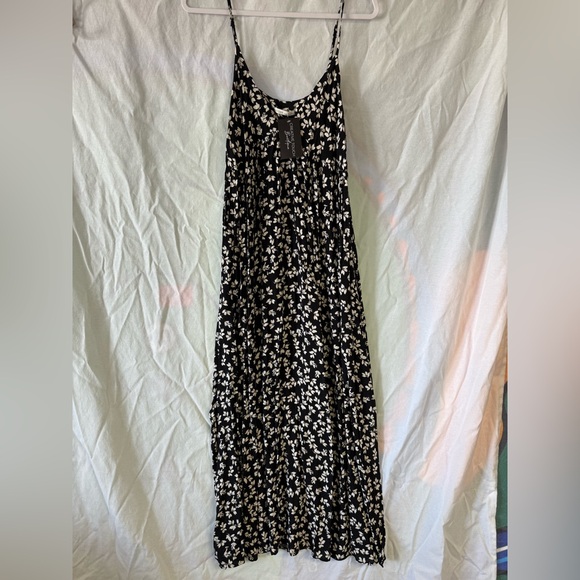 BE COOL Dresses & Skirts - NWT BE COOL Black and White Floral Maxi Dress